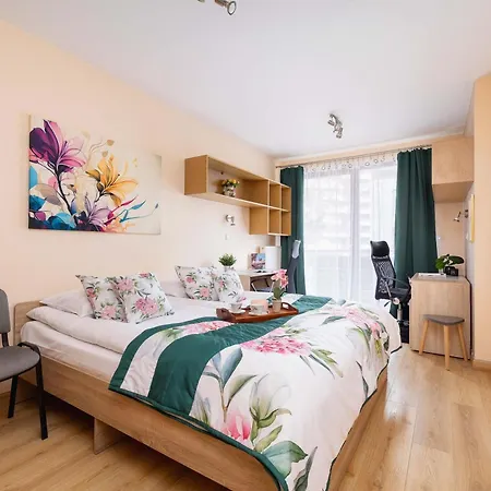 Grzegorzecka Family With Balcony & Parking Cracow By Renters Διαμέρισμα *