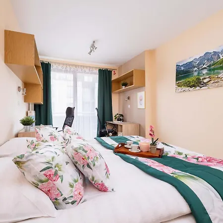 Grzegorzecka Family With Balcony & Parking Cracow By Renters Διαμέρισμα