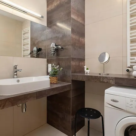 Grzegorzecka Family With Balcony & Parking Cracow By Renters *