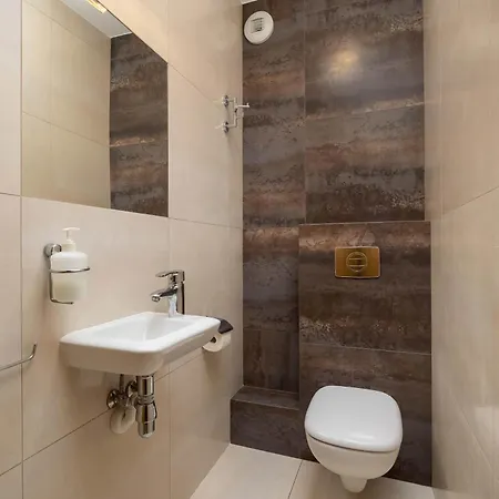 Grzegorzecka Family With Balcony & Parking Cracow By Renters Διαμέρισμα