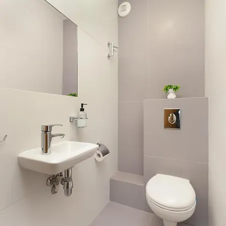 Grzegorzecka Family With Balcony & Parking Cracow By Renters Διαμέρισμα